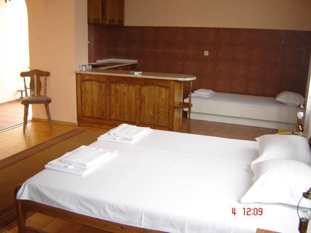 Kanclera Hotel Kaspichan Esterno foto
