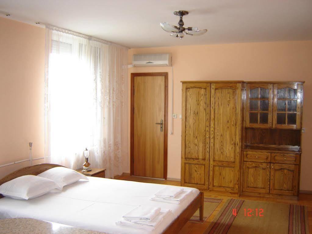 Kanclera Hotel Kaspichan Esterno foto