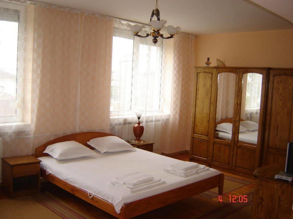 Kanclera Hotel Kaspichan Esterno foto